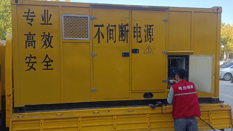 突泉柴油发电机组和UPS电源配合使用时，如何避免切换过程中的电力中断？